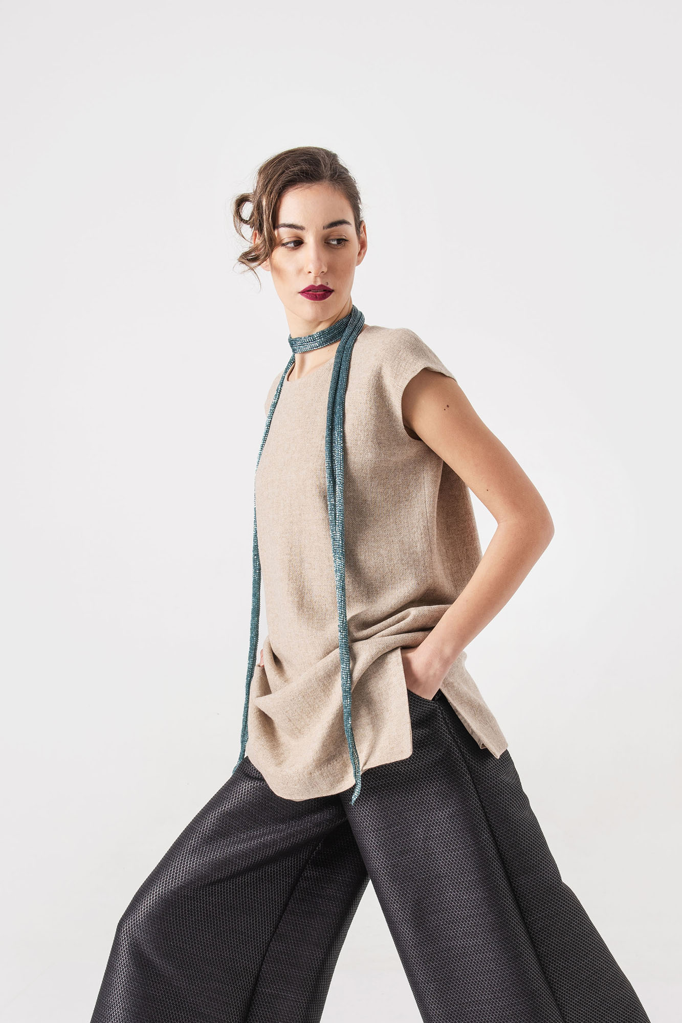 Beige wool tunic with side cuts side • Sassa Björg