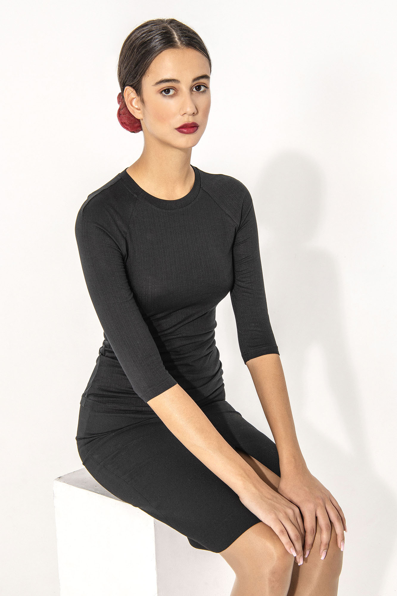 Black raglan sleeve shirt sitting • Sassa Björg