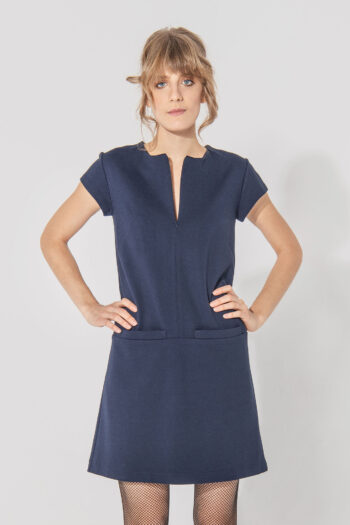 Dark blue trapeze dress with big front pockets hands on waist • Sassa Björg