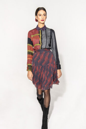 Mini tiered skirt with dots with shirt front &bull; Sassa Björg