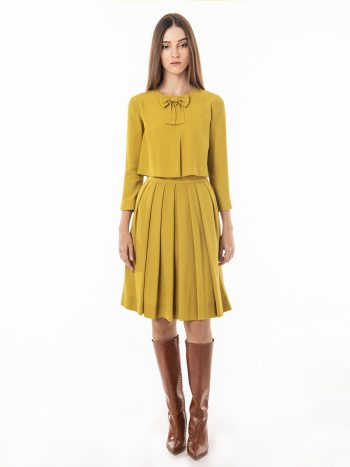 Mustard crop top with a bow full &bull; Sassa Björg