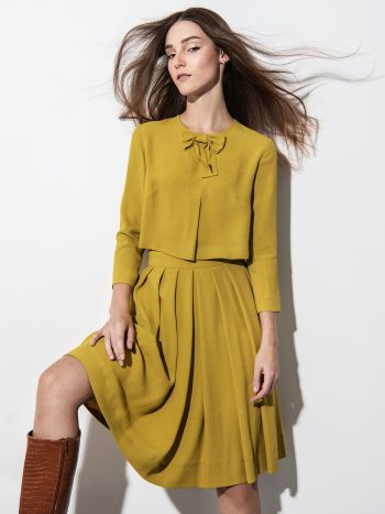 Mustard crop top with a bow main &bull; Sassa Björg