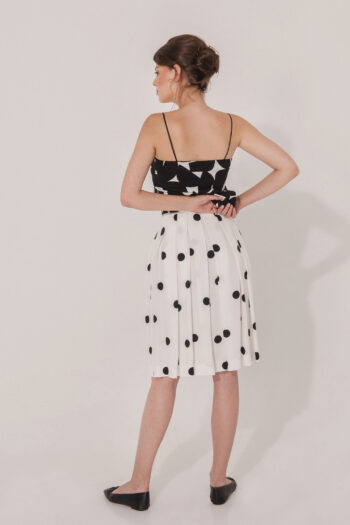 Polka dot skirt with two sided pleats back &bull; Sassa Björg