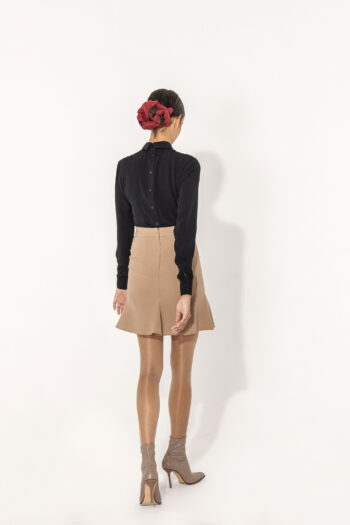 beige mini skirt with ruffle back • Sassa Björg