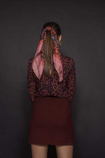leopard print blouse in bordo back &bull; Sassa Björg