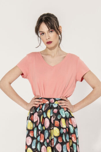 regular fit t shirt coral v neck crop • Sassa Björg