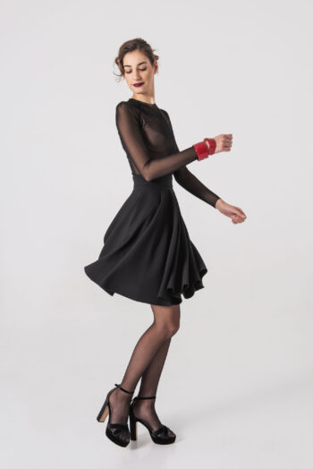 Knee length black circle skirt • Sassa Björg