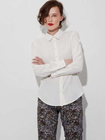 off white classic womens button up shirt arms crossed &bull; Sassa Björg