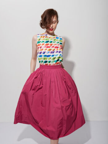 sleeveless colorful palette print top walking • Sassa Björg