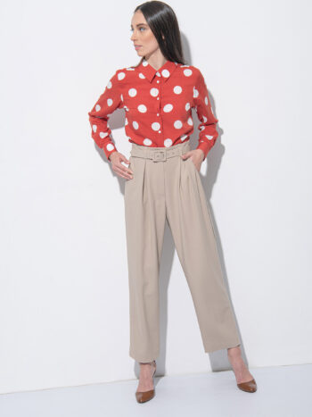 Beige pleated pants with belt front &bull; Sassa Björg