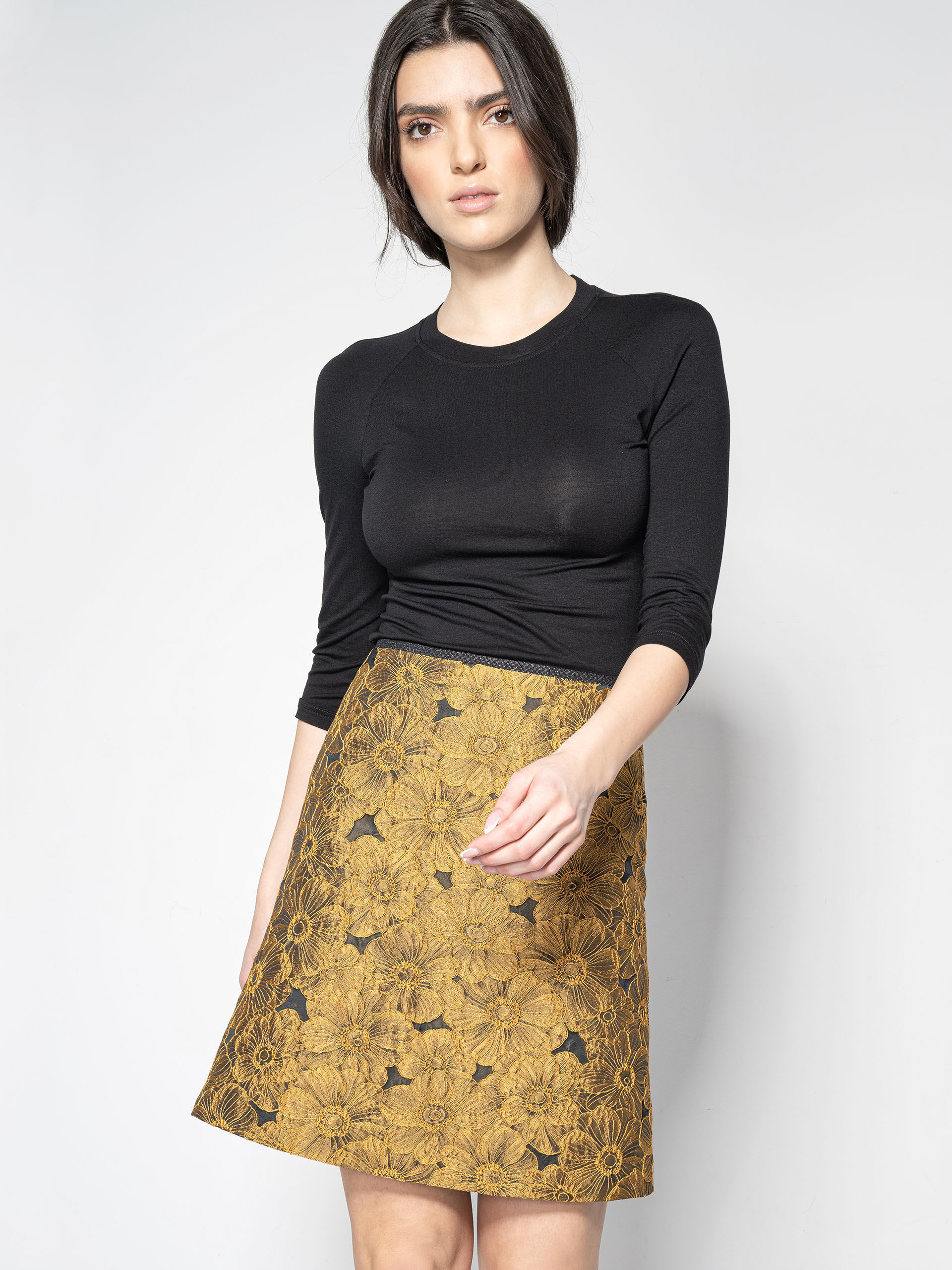 black raglan sleeve blouse body hugging w jacquard • Sassa Björg