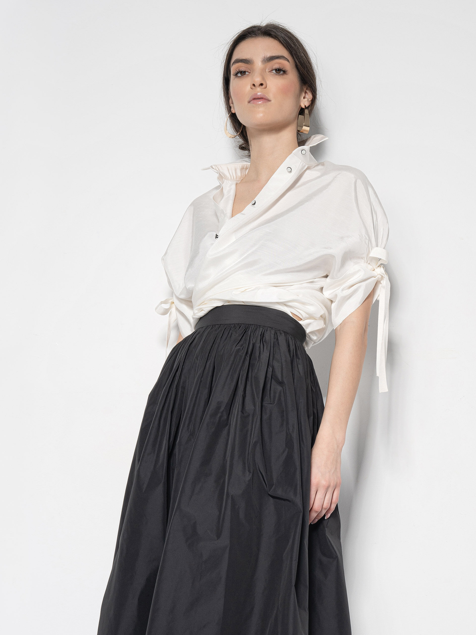 oversized shirt w bow sleeve tucked in crop • Sassa Björg