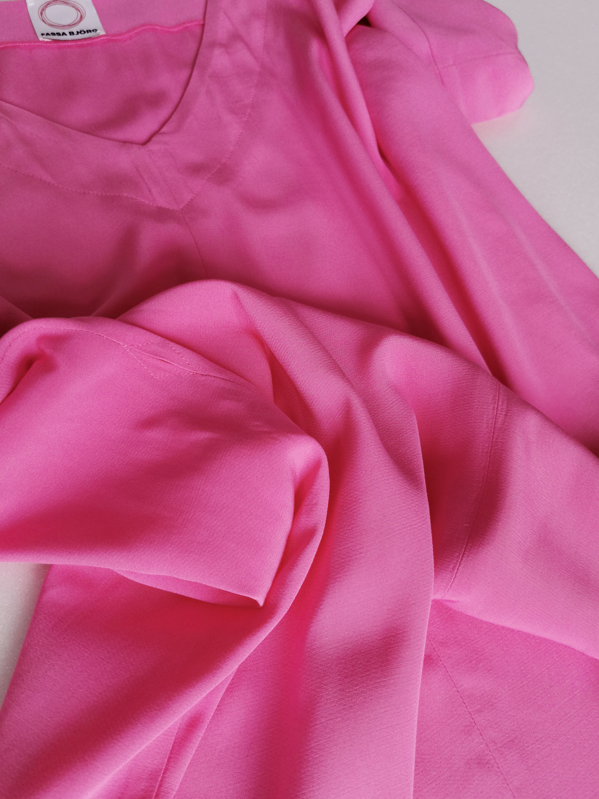 pink kaftan style dress w belt fabric • Sassa Björg