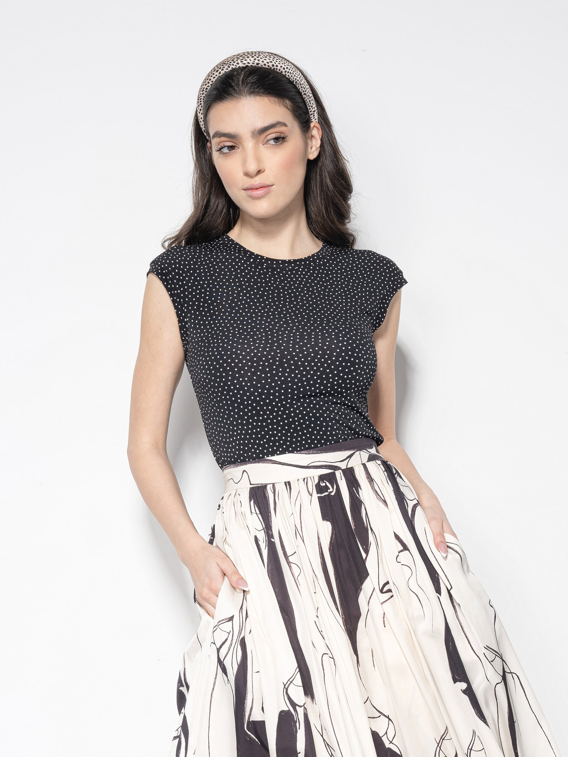 sleeveless body hugging top white dots hands in pockets • Sassa Björg