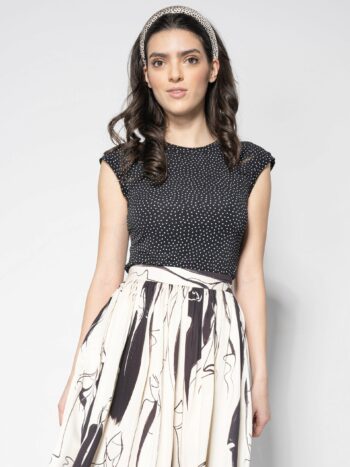 sleeveless body hugging top white dots tucked in • Sassa Björg