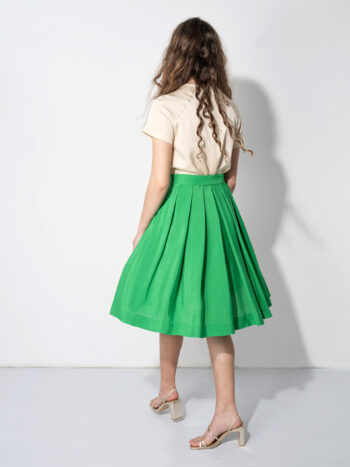 lush green pleated skirt back &bull; Sassa Björg