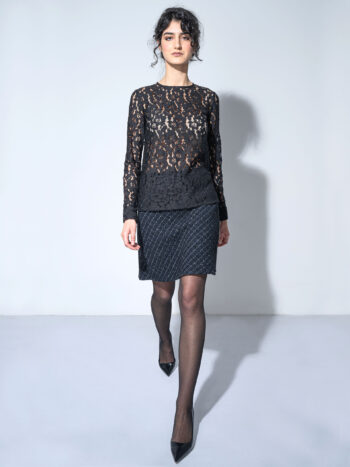 black lace blouse w cuffs walking &bull; Sassa Björg