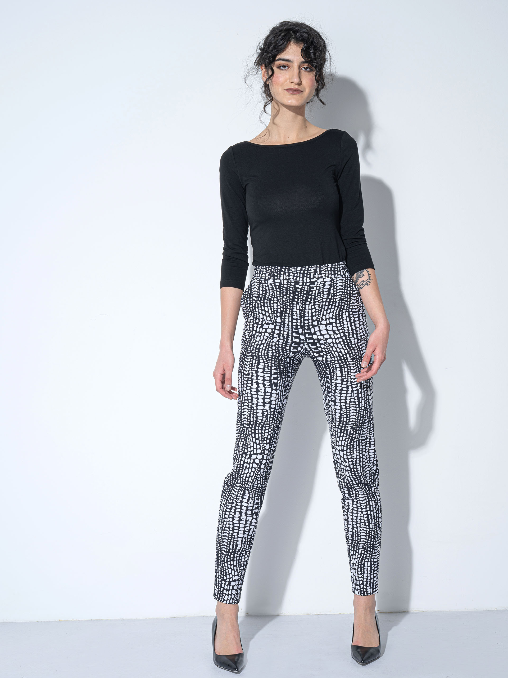 cigarette pants stylized crocodile front • Sassa Björg