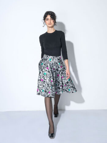frozen flowers skirt walking &bull; Sassa Björg