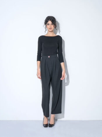 high rise black pleated pants front &bull; Sassa Björg