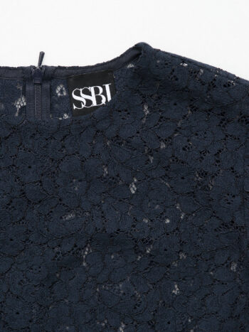 navy blue lace crop top closeup &bull; Sassa Björg