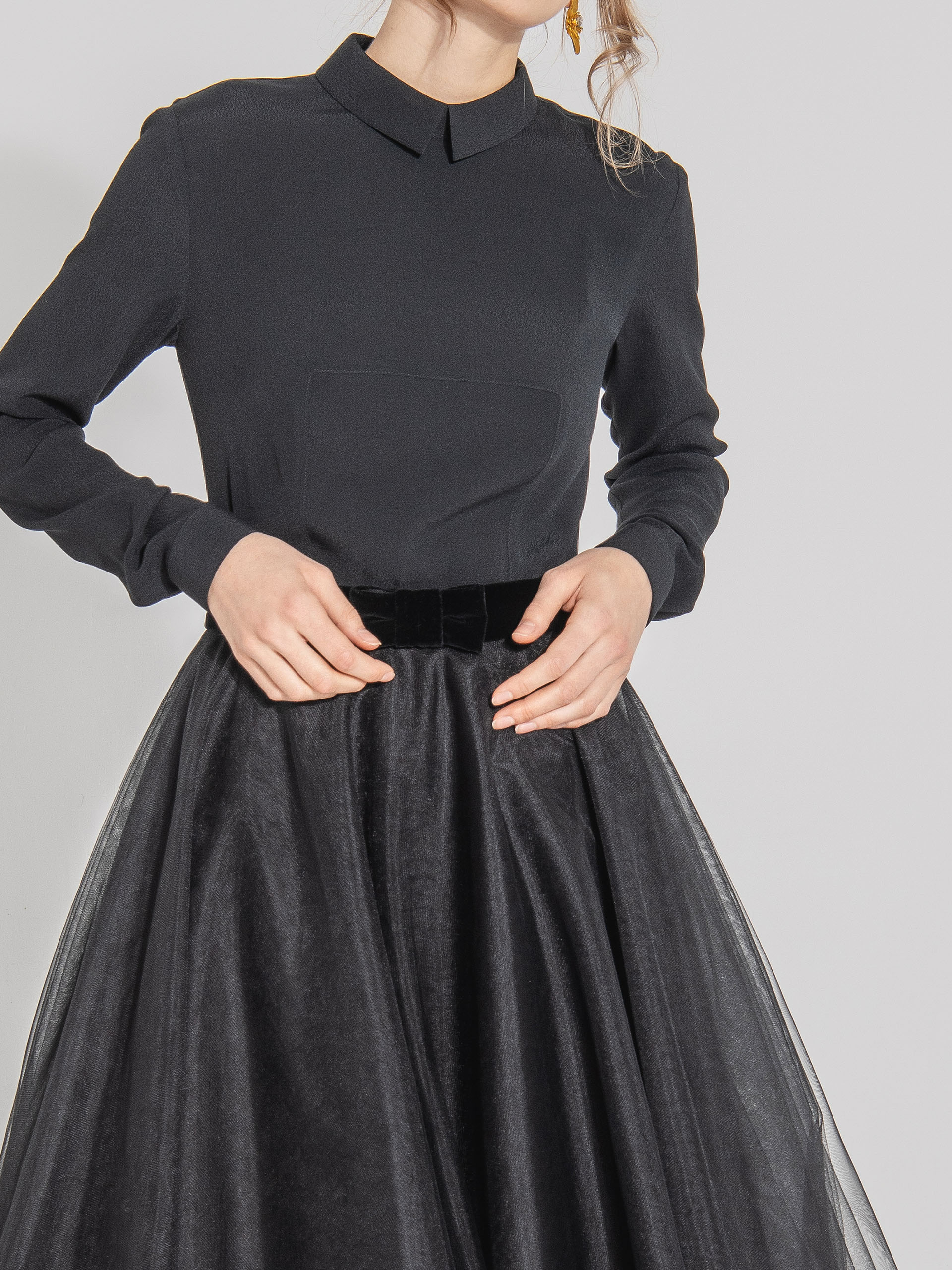tulle skirt with a bow on the belt in black cropped • Sassa Björg