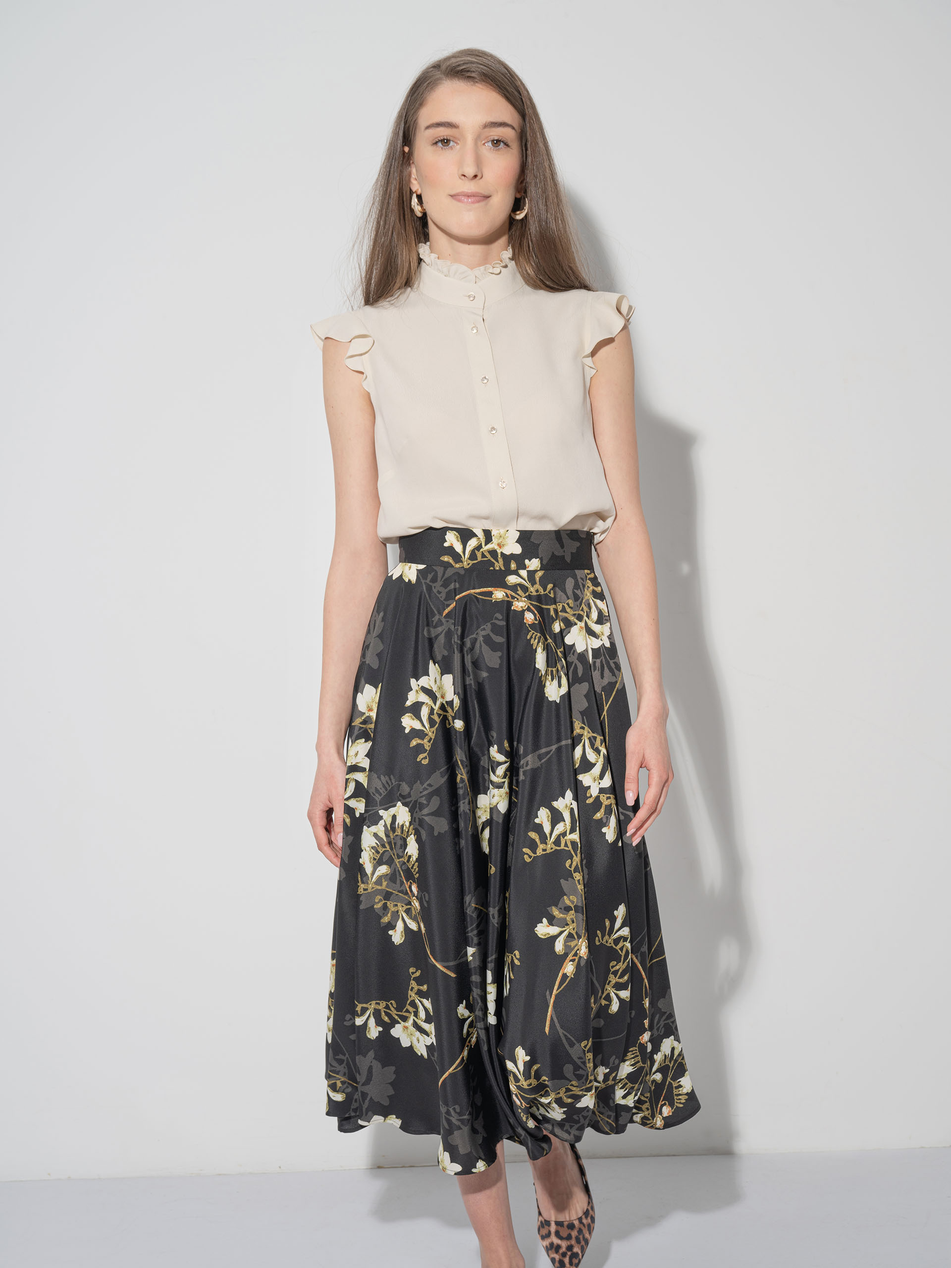 cloche skirt freesia flowers crop walking • Sassa Björg