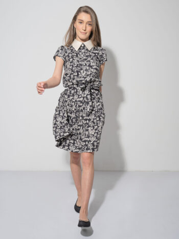 playful patterned dress w bow walking &bull; Sassa Björg