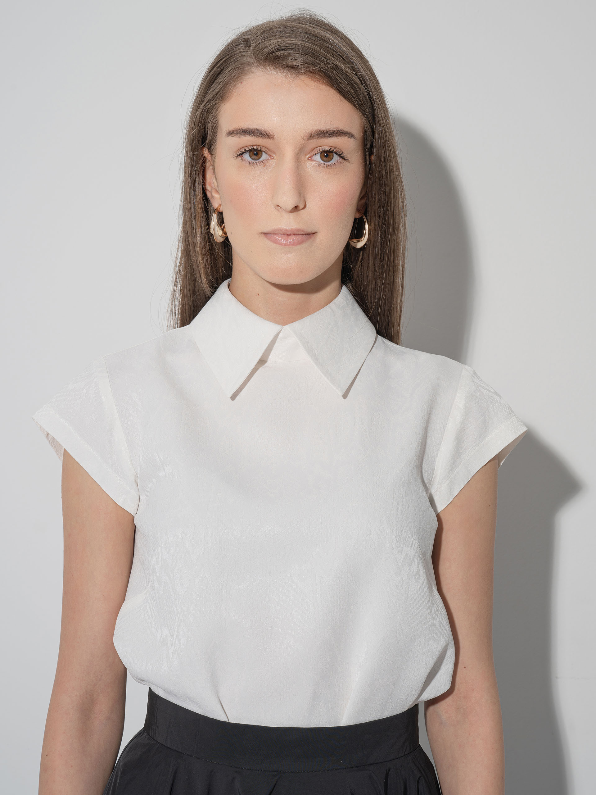 white blouse w collar python texture crop • Sassa Björg