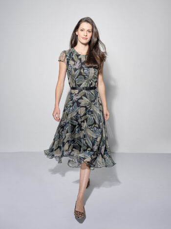 tropical canopy dress walking &bull; Sassa Björg