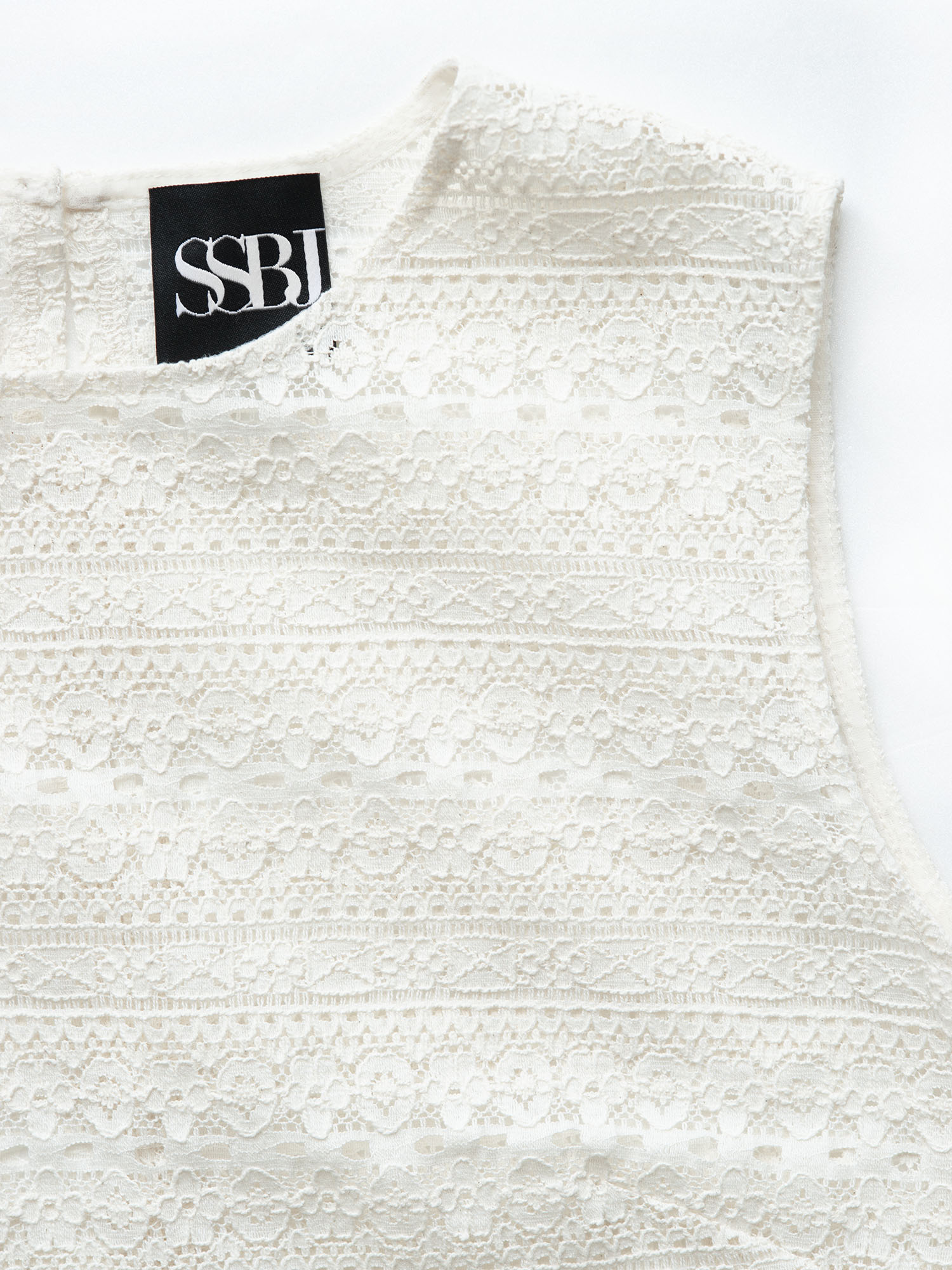 ivory lace crop top sleeveless closeup • Sassa Björg