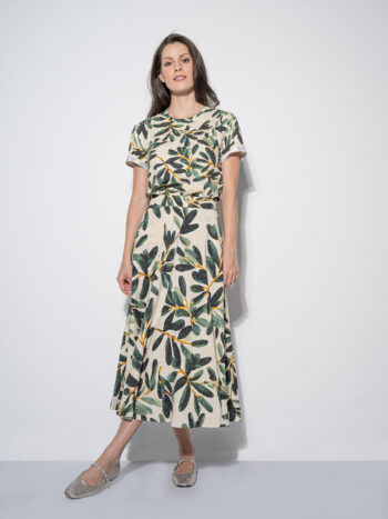 midi skirt olive branch pattern legs crossed • Sassa Björg