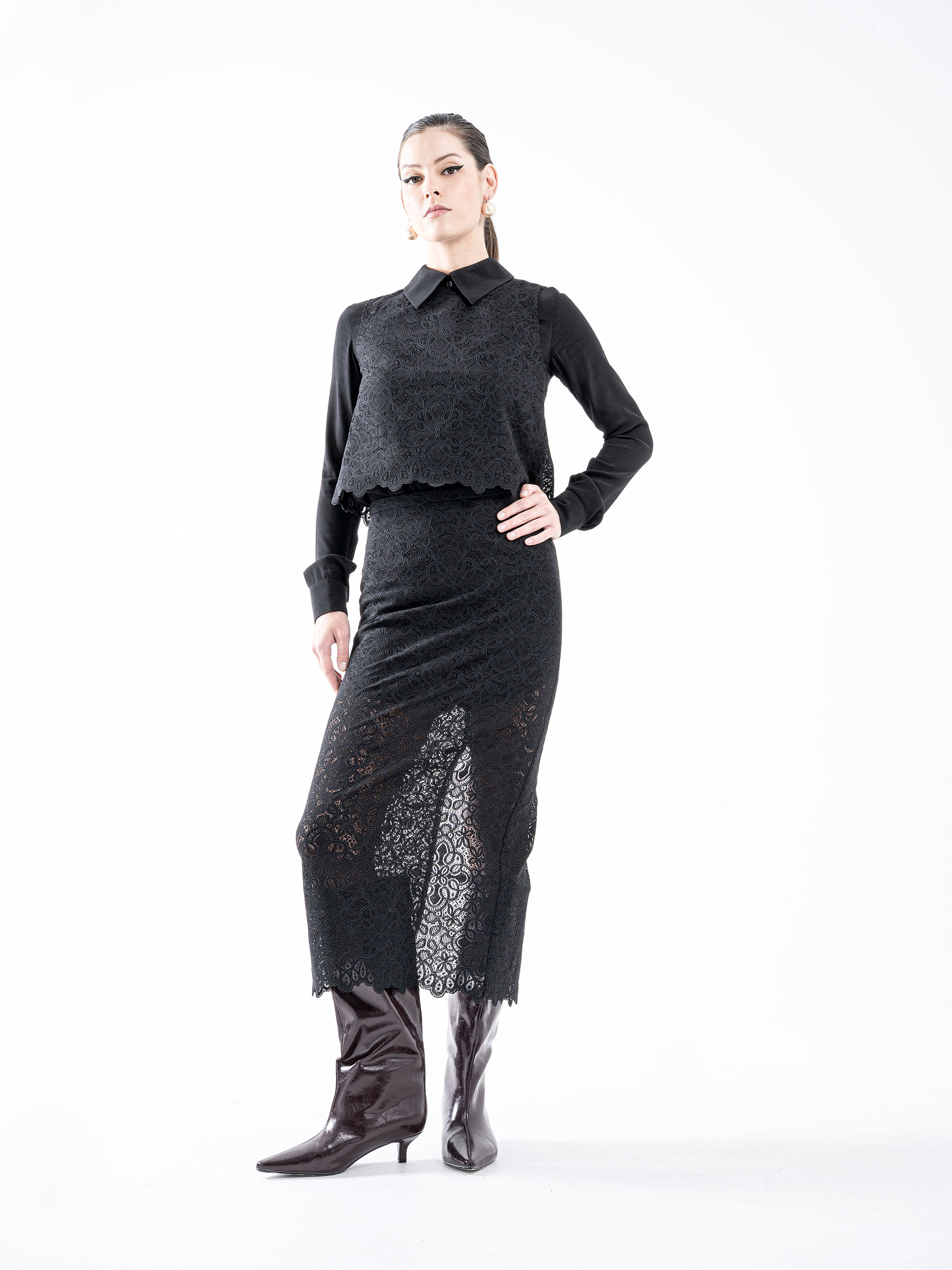 straight lace midi skirt black mhmm • Sassa Björg