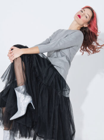 gray minimal blouse with zipper sitting &bull; Sassa Björg