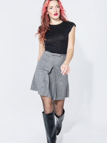 grey tweed skirt with a bow walking • Sassa Björg
