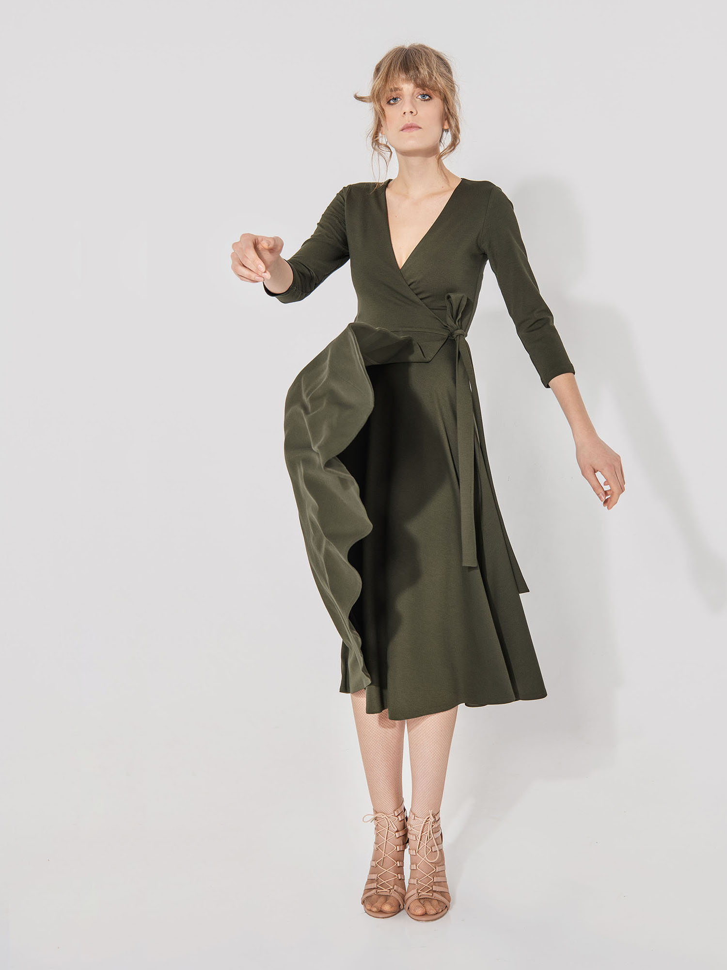 Olive green hug me dress flared • Sassa Björg