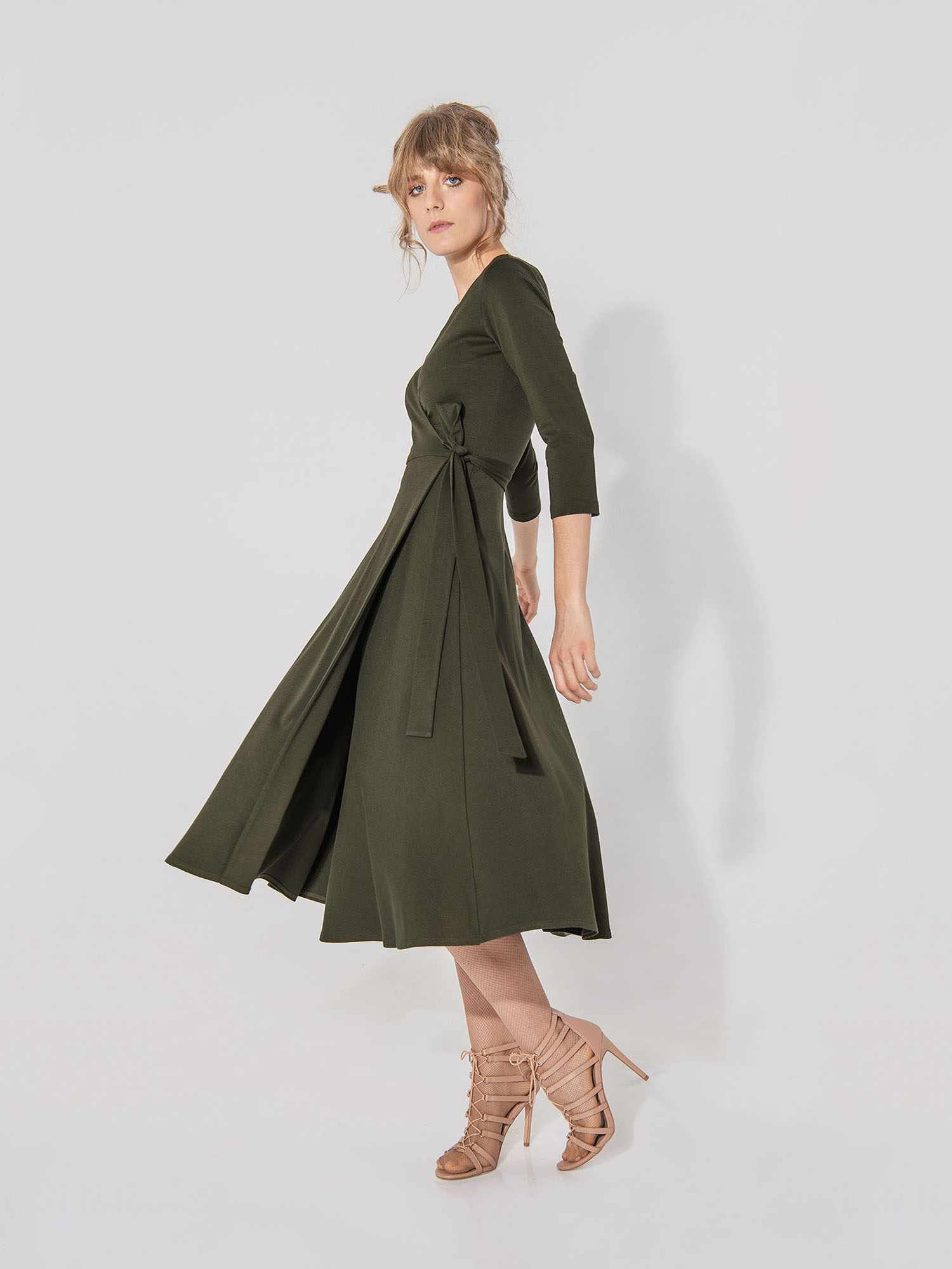 Olive green hug me dress side view • Sassa Björg